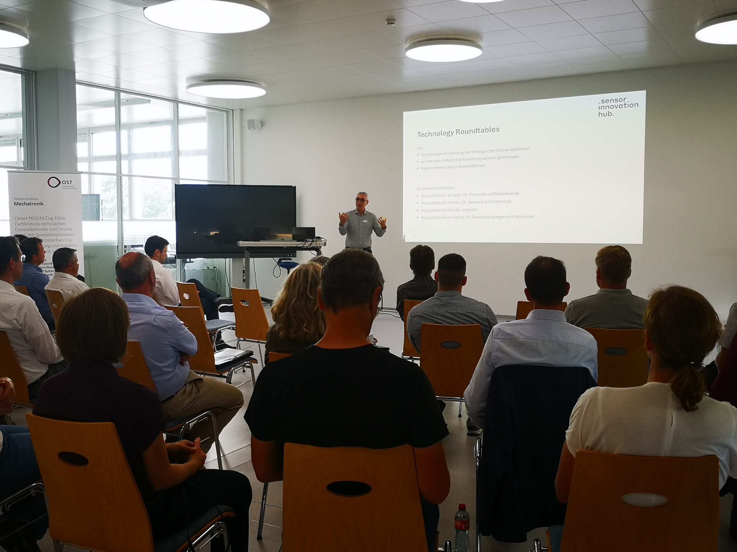 Drittes Technology Roundtable bringt Industrie, Forschung und Startups in Buchs zusammen
